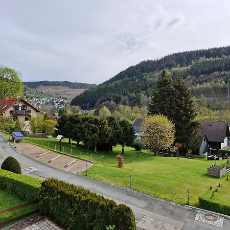 Am Thueringer Wald Wandern, Radfahren Und Parkplatz Direkt Vor Der Tuer